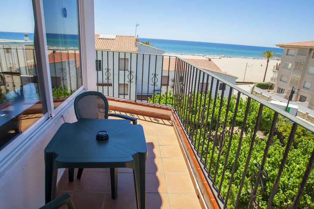 Hotel Comarruga Platja Exteriör bild